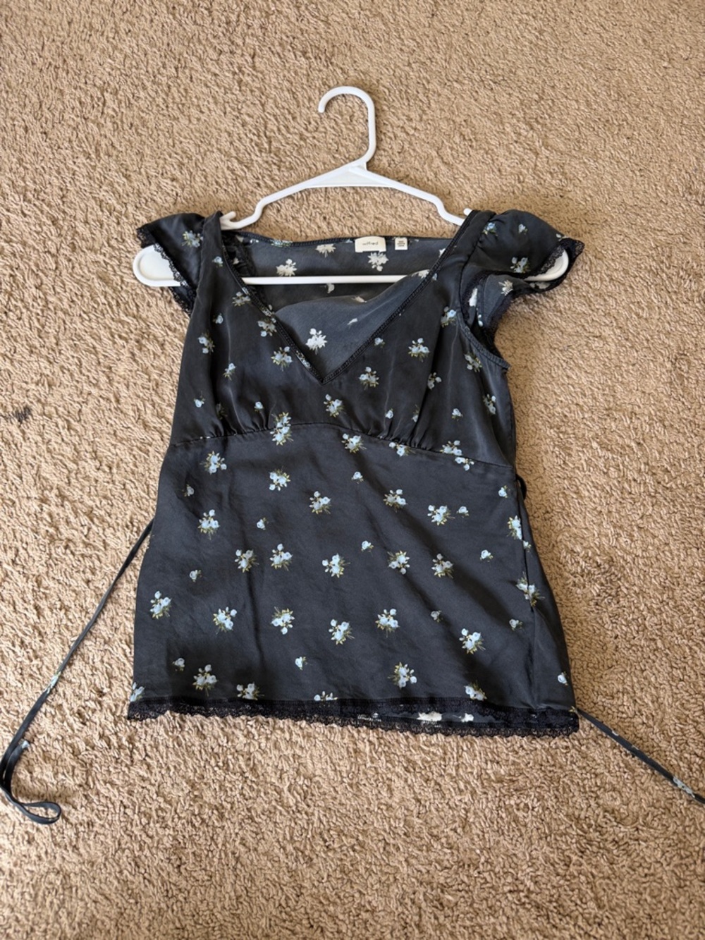 Aritzia Black Floral V-Neck Tie-Waist Blouse 100%silk